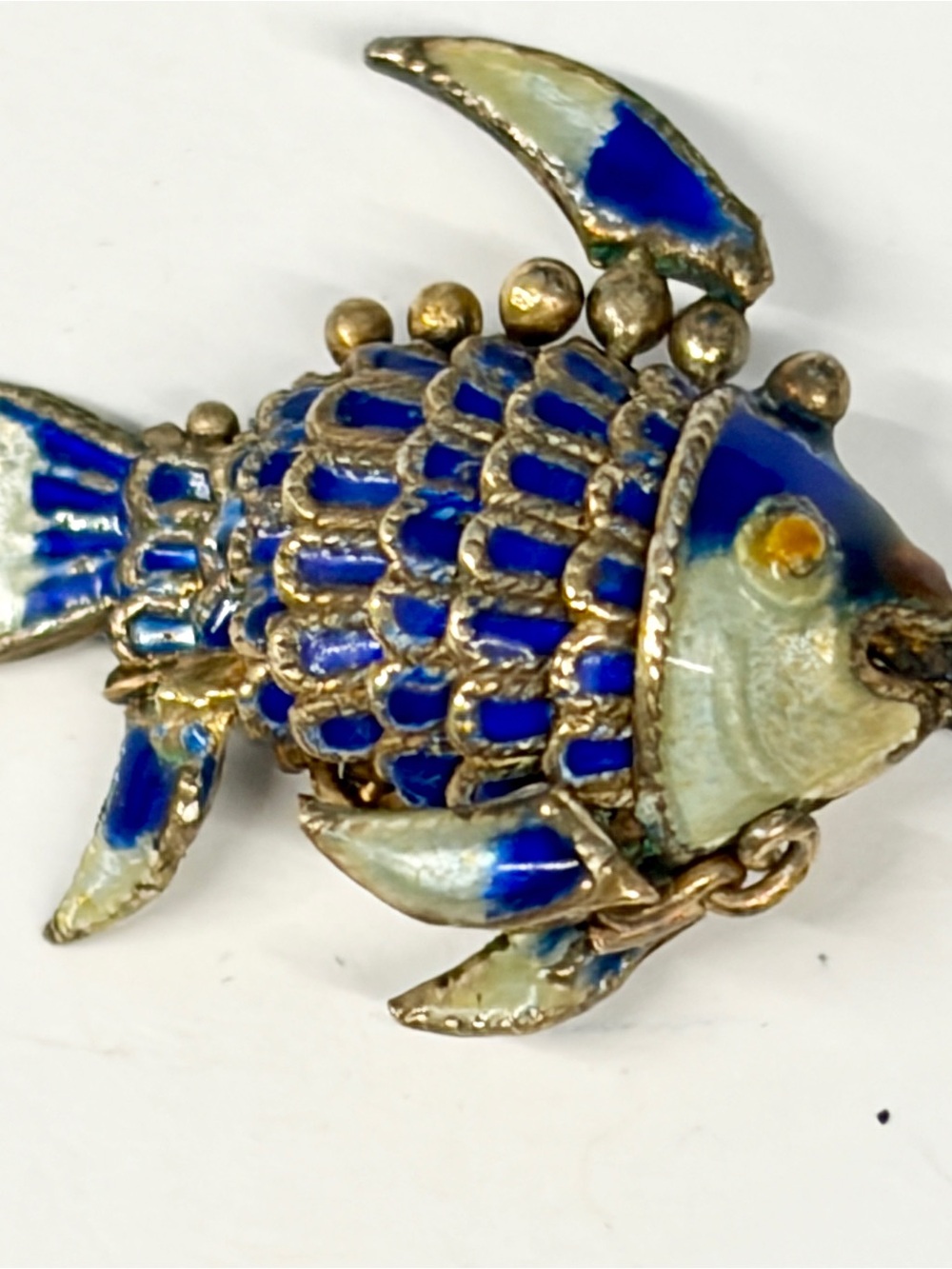 Vintage Chinese Articulated Fish Pendant Gilt Silver - Blue & White Enamel - Picture 9 of 16
